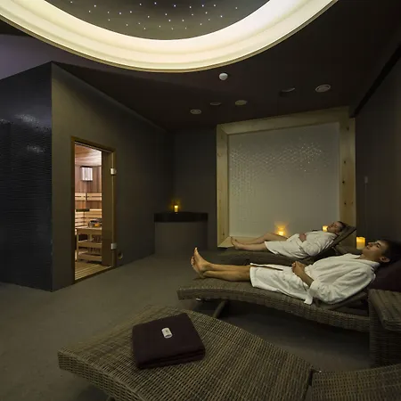 Kopieniec Fizjo- Med & 4* ムジャシフレ