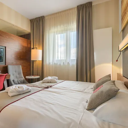 Kopieniec Fizjo- Med & ホテル