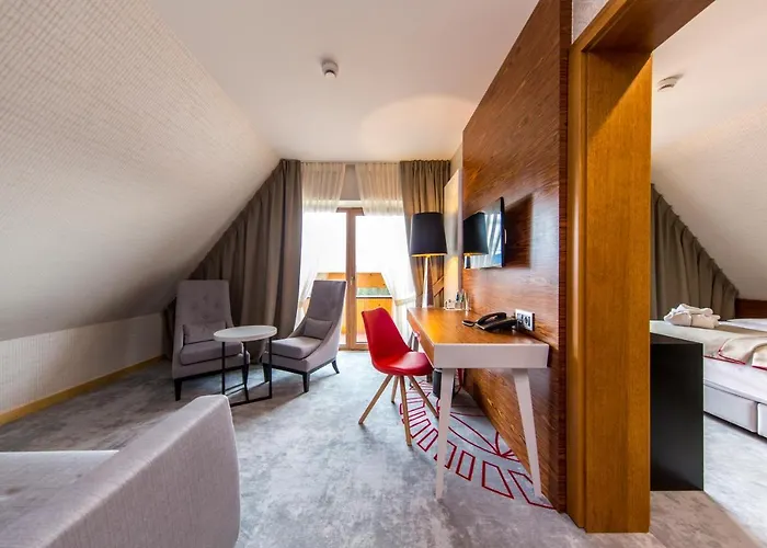 Kopieniec Fizjo- Med & 4* ムジャシフレ